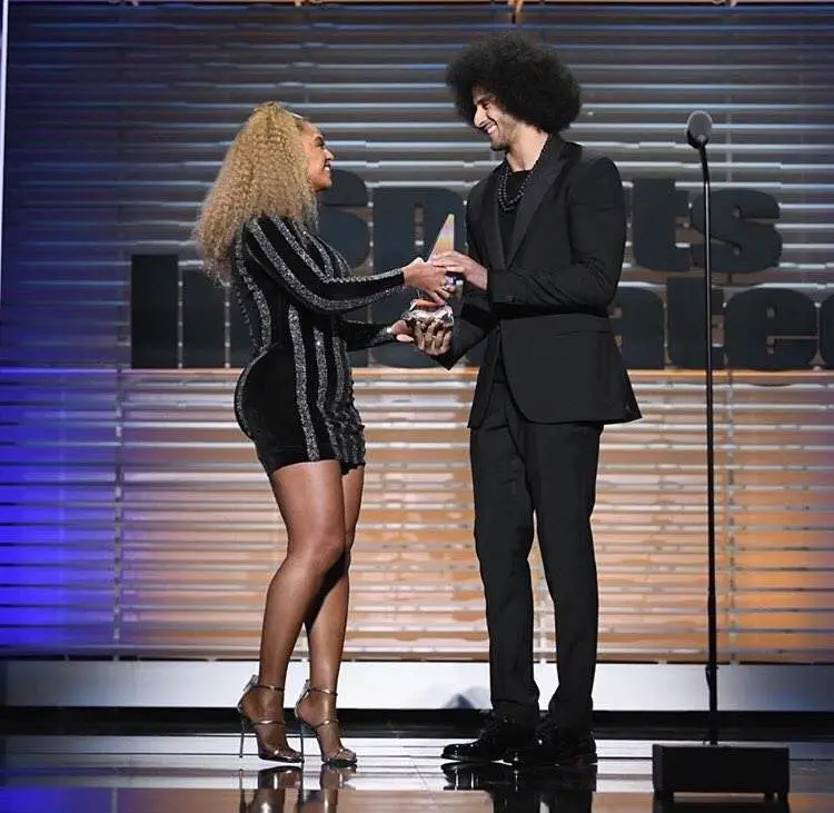 Beyoncé honoring Colin Kaepernick with Muhammad Ali Legacy Award on December 6, 2017 [Press Photo]