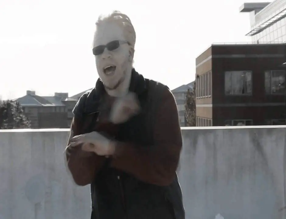Video: @Dee_Gunnz feat. Cee The Scholar (@CeeOfREALMusic) » Autograph [Dir. @_TheMadHatter_]