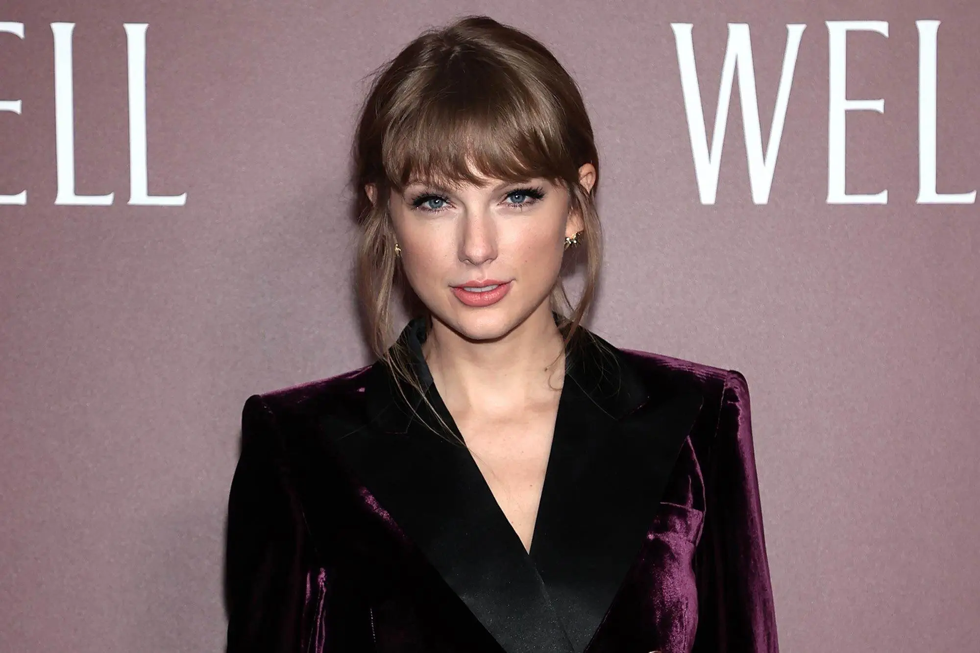 Taylor swift on december 10, 2021 [press photo]