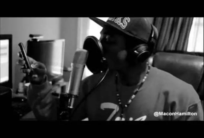 @MaconHamilton » Trapped In The 90's [Official Video]