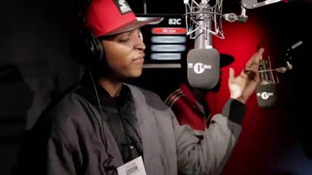 Video: Eyez (@Eyez_UK) & Dubzy (@DubzySnazz) » @1Xtra Freestyle [#GimmeGrime]